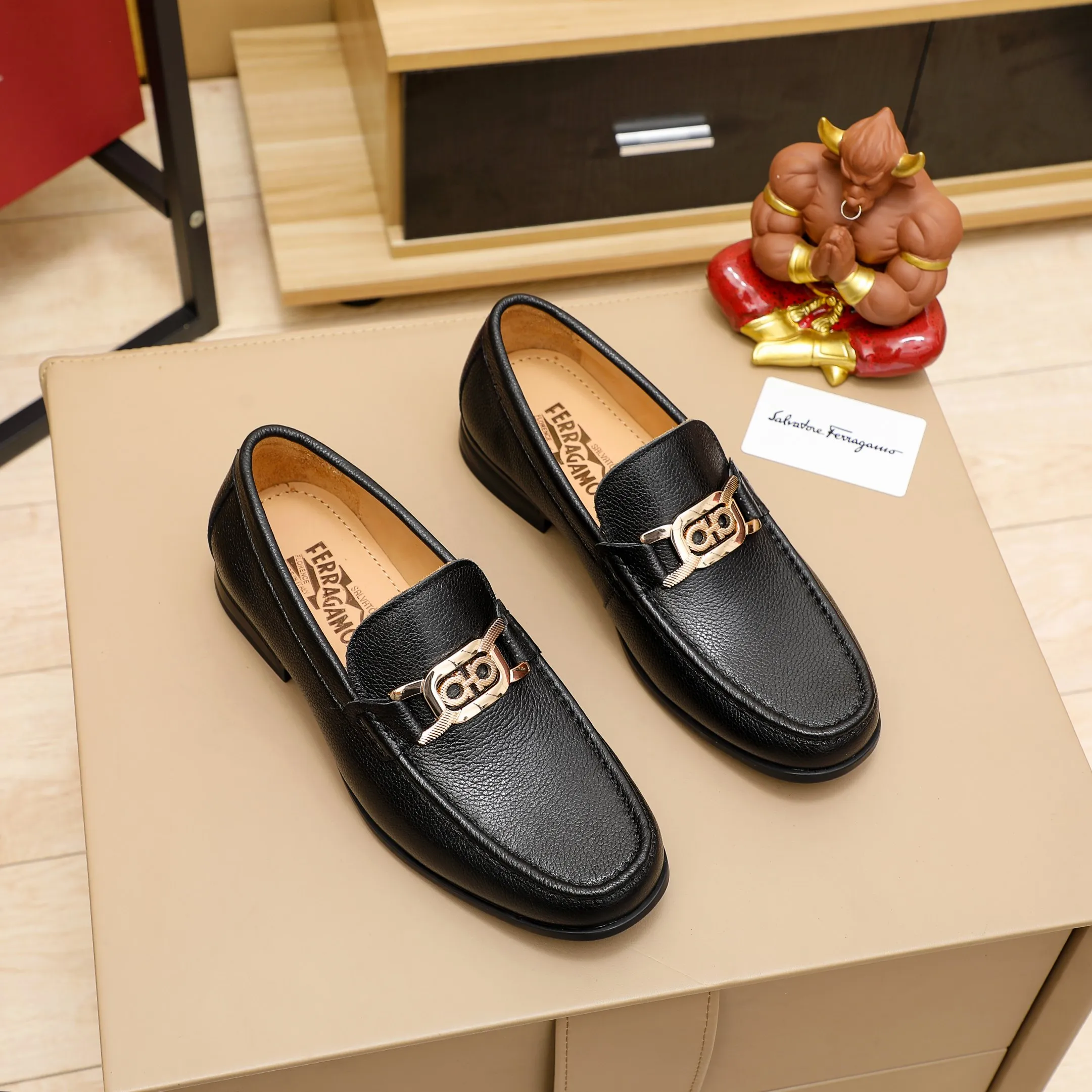 Men's clothing and shoes 💰460 🔥Ferragamo's new men's casual slip-on shoes🇨🇳Official website original 1:1 mold opening, original quality💯Fine workmanship, high-end luxury☘The upper is made of imported Italian first-layer cowhide🌴Luxury🐂leather lining🍓Rubber wear-resistant and non-slip outsole, breathable and comfortable to wear🍍The first choice for high-end men, black, size 38-45